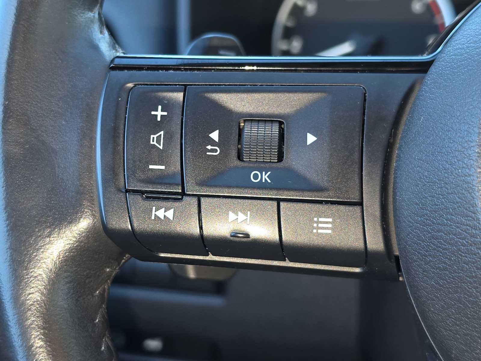 Thumbnail: 2023 Nissan Rogue - 27