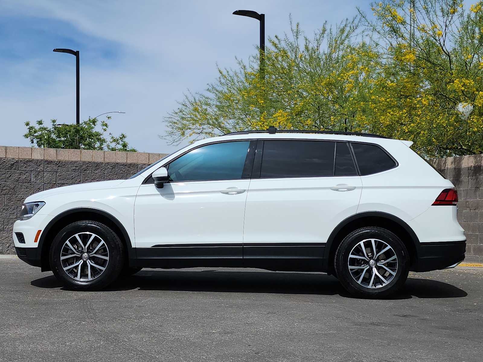 Thumbnail: 2021 Volkswagen Tiguan - 9
