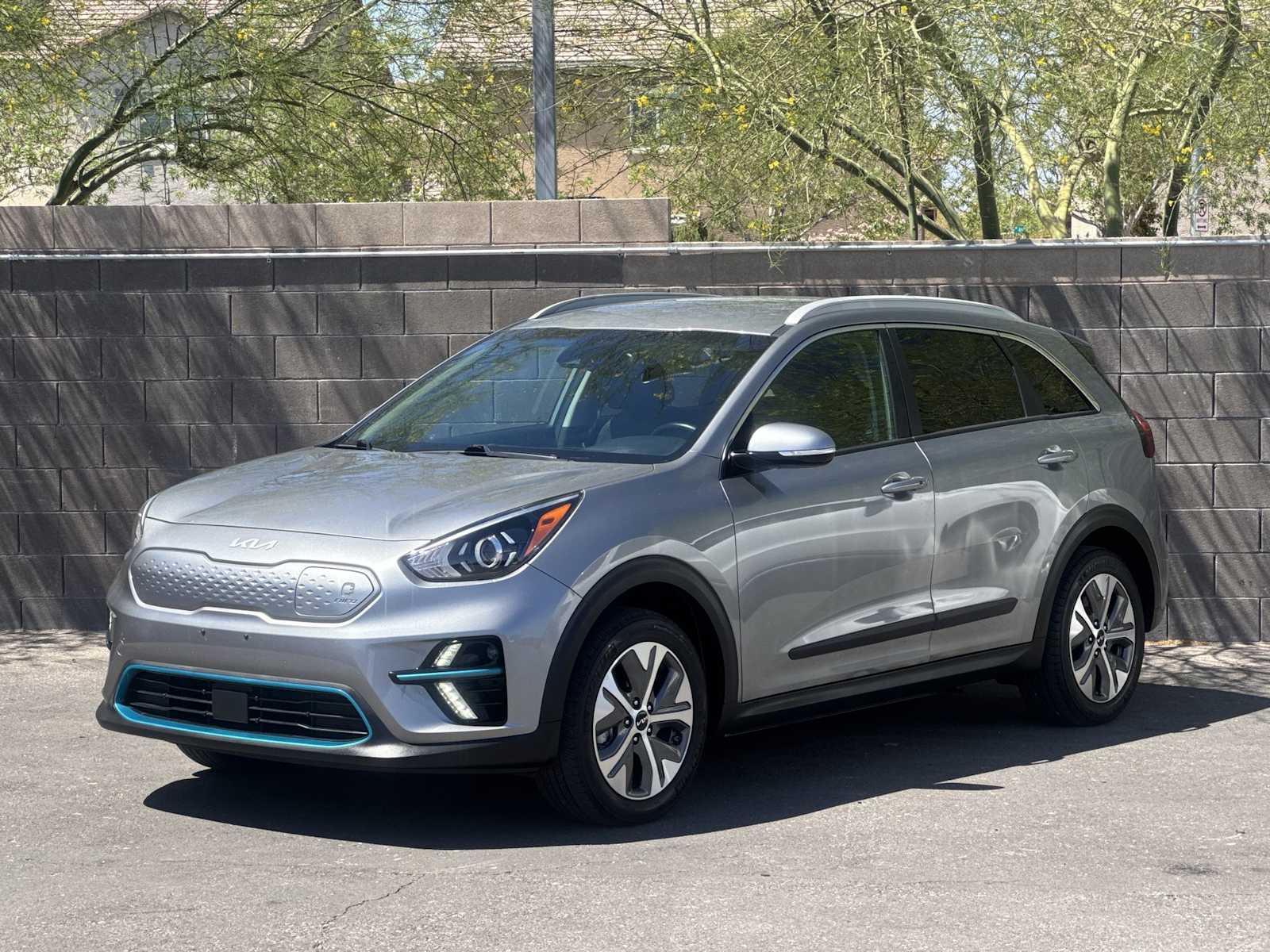 Thumbnail: 2022 Kia Niro - 4