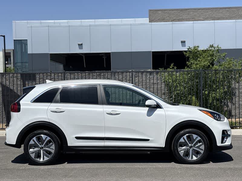 Thumbnail: 2022 Kia Niro - 9