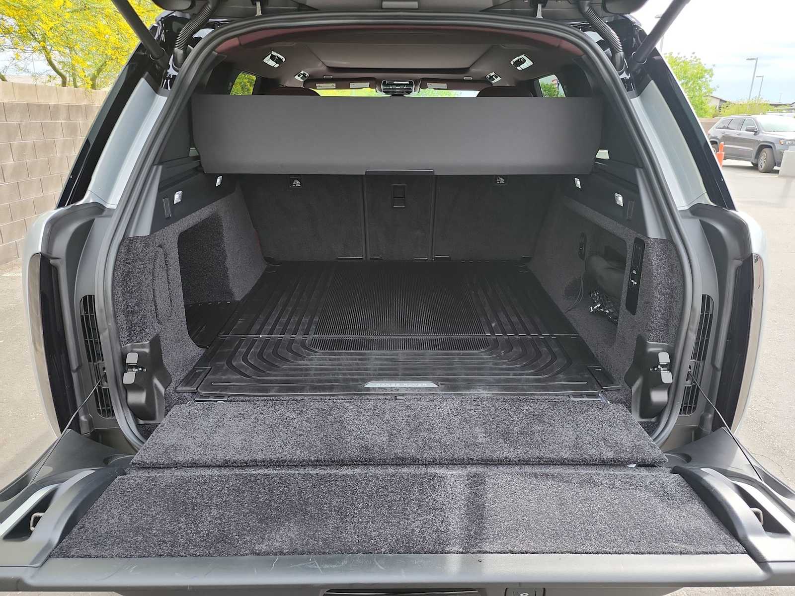 Thumbnail: 2025 Land Rover Range Rover - 23