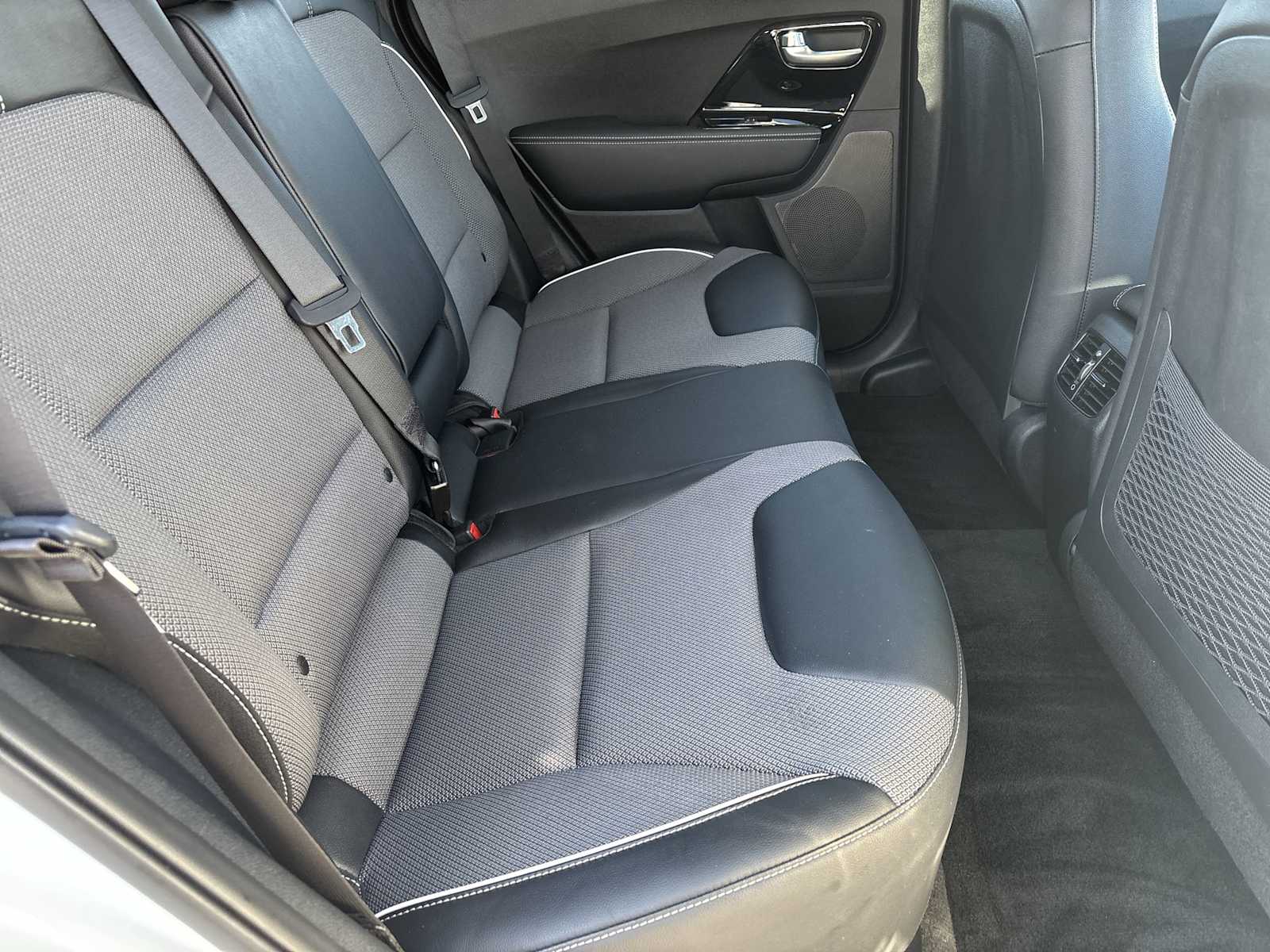 Thumbnail: 2022 Kia Niro - 17