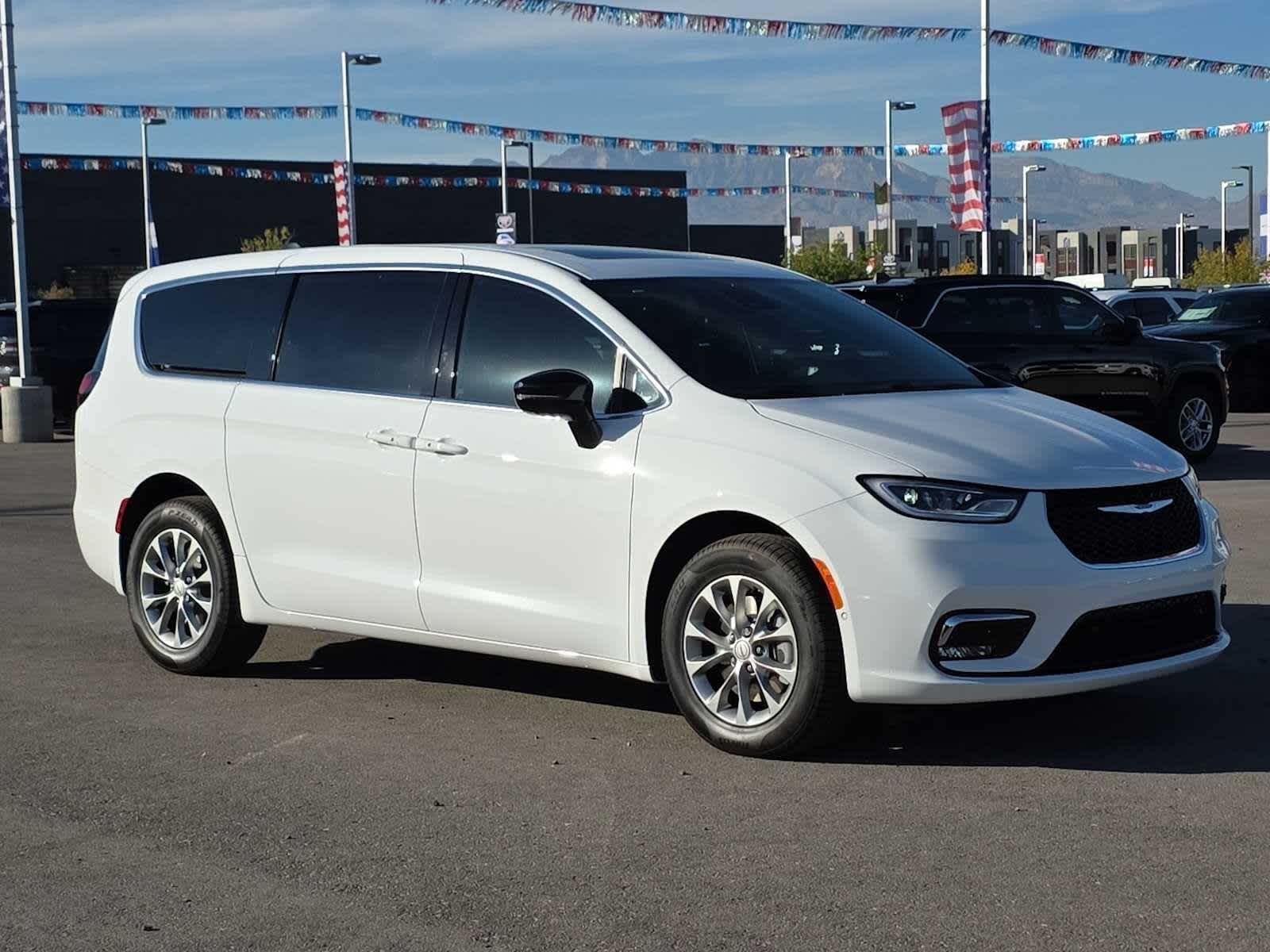 Thumbnail: 2026 Chrysler Pacifica - 3