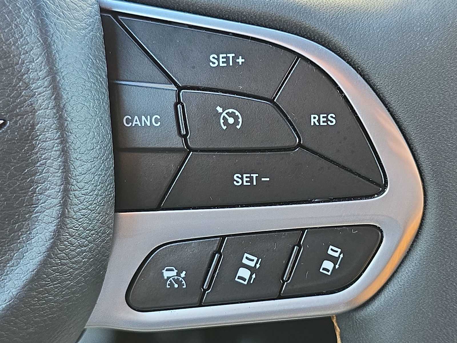 Thumbnail: 2022 Chrysler Pacifica - 29