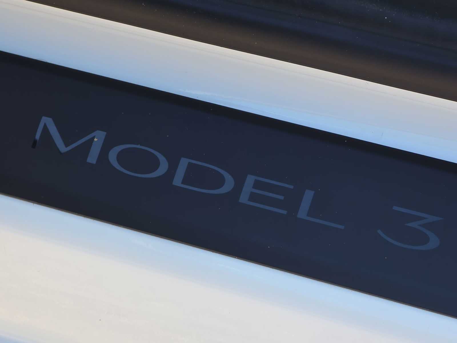 Thumbnail: 2022 Tesla Model 3 - 11