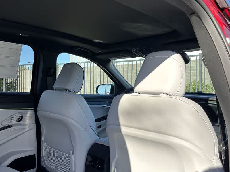 Thumbnail: 2025 Jeep Wagoneer S - 16