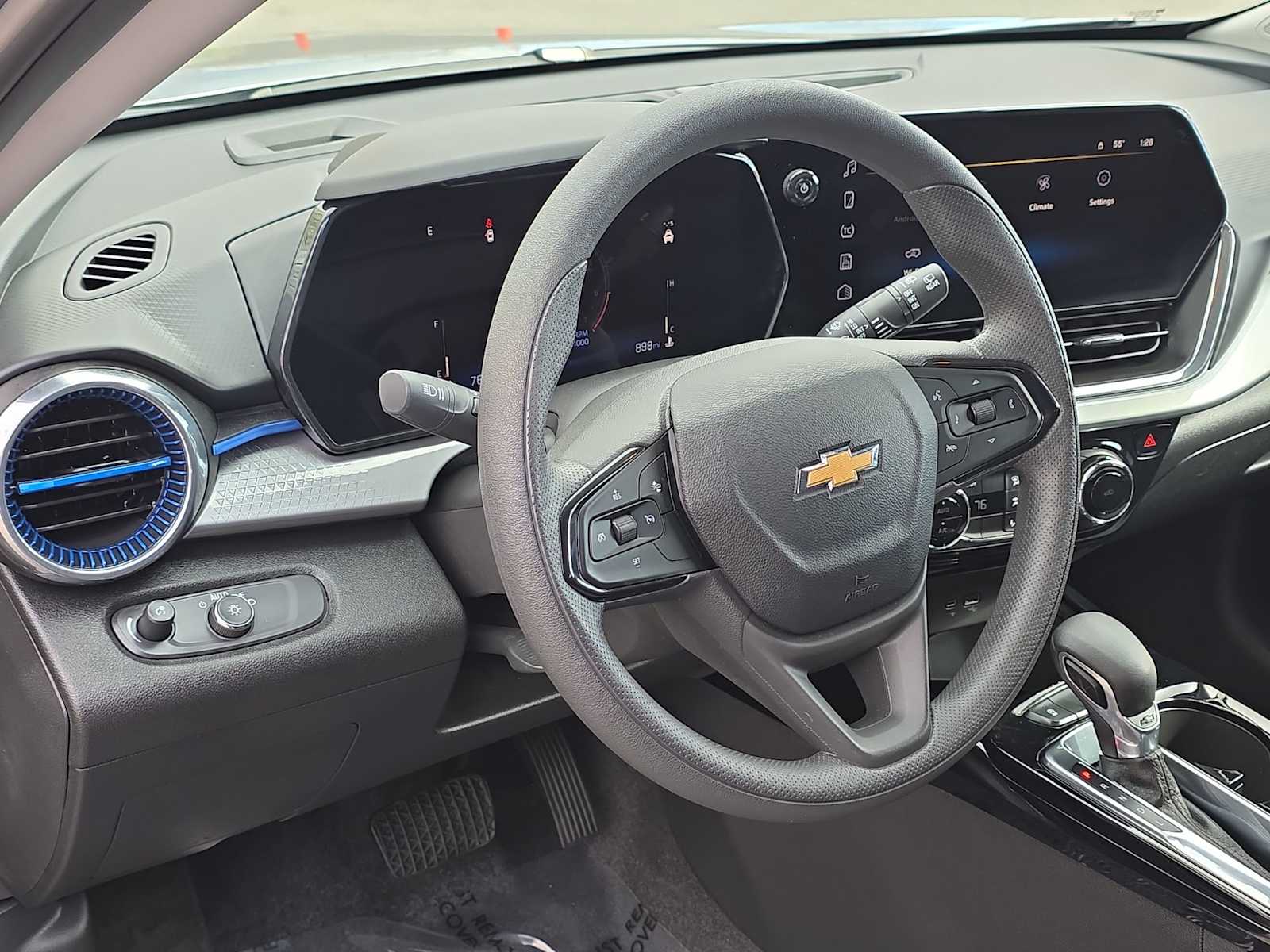 Thumbnail: 2025 Chevrolet Trax - 2