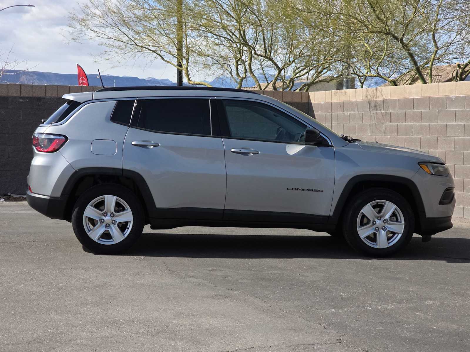 Thumbnail: 2022 Jeep Compass - 10