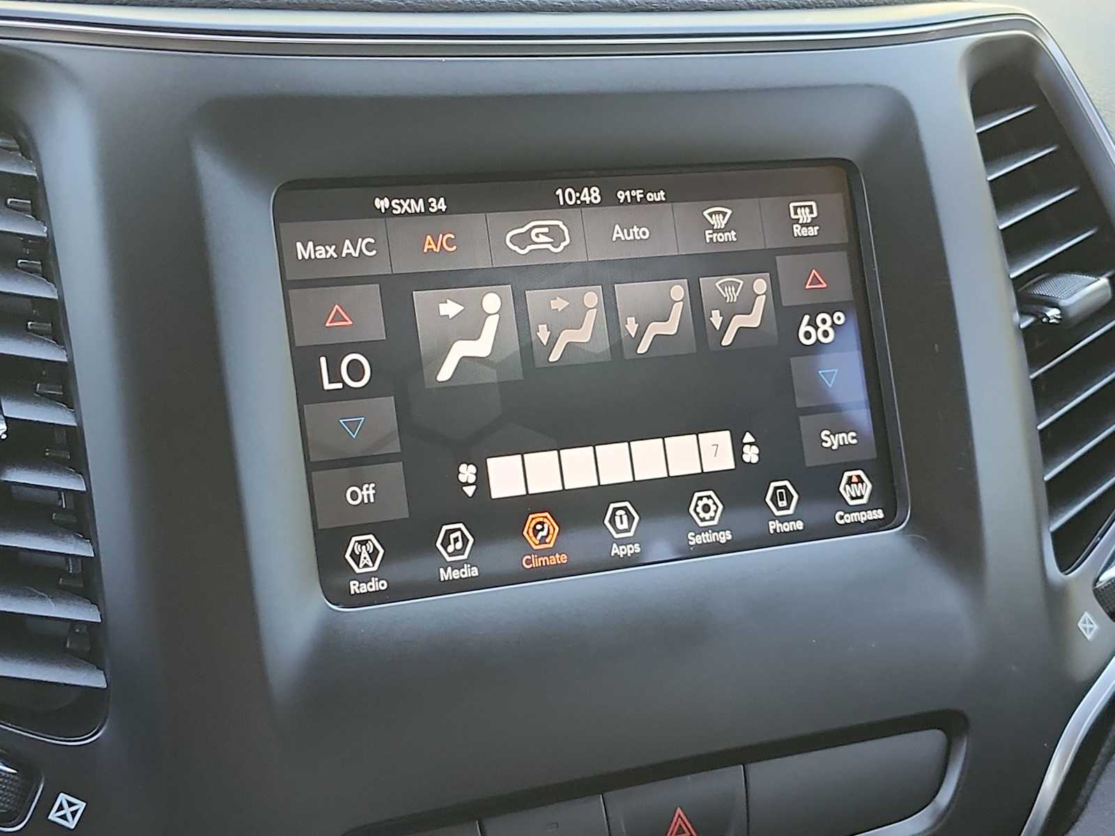 Thumbnail: 2019 Jeep Cherokee - 29