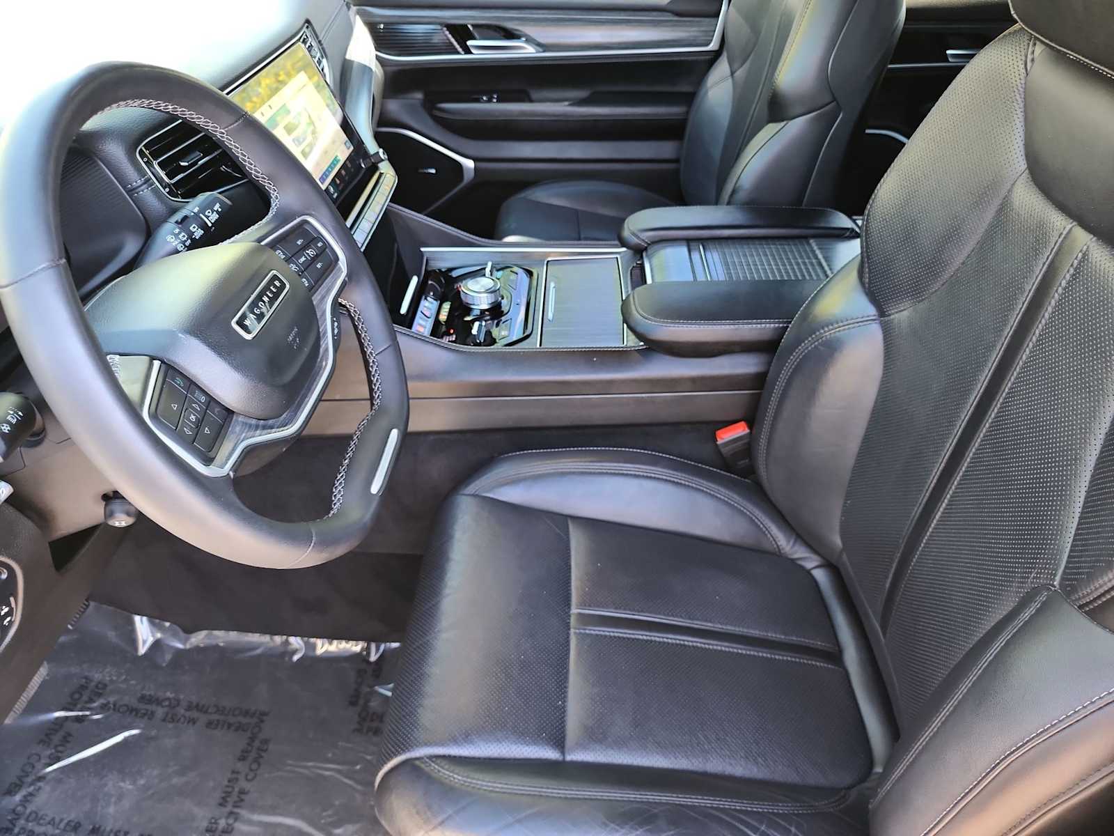 Thumbnail: 2024 Jeep Wagoneer - 14