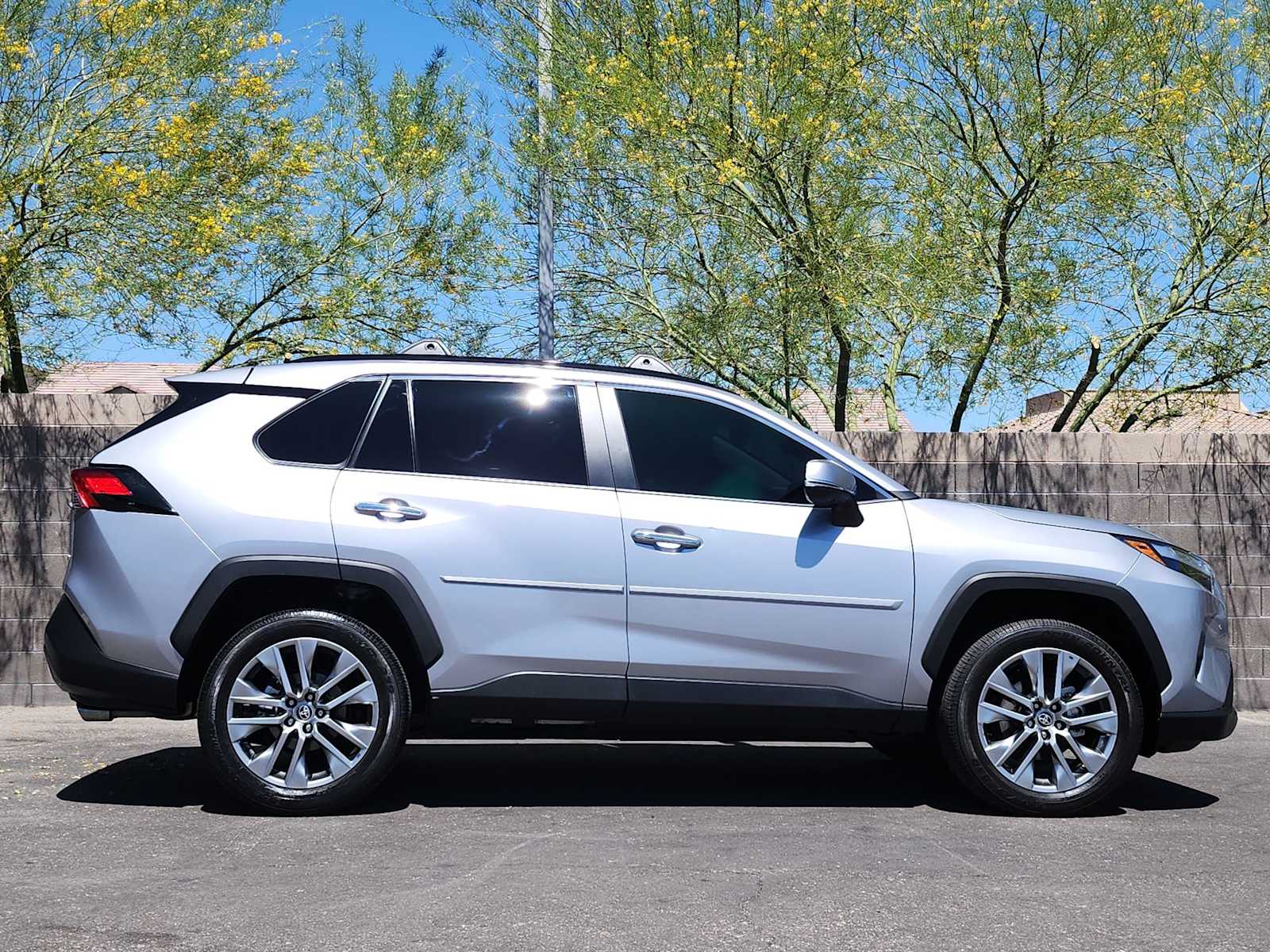 Thumbnail: 2024 Toyota RAV4 - 10