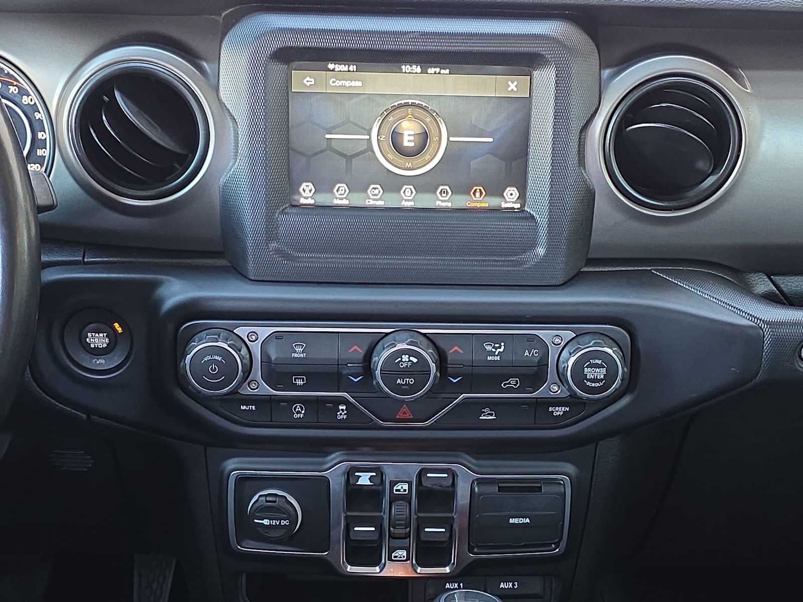 Thumbnail: 2020 Jeep Gladiator - 19