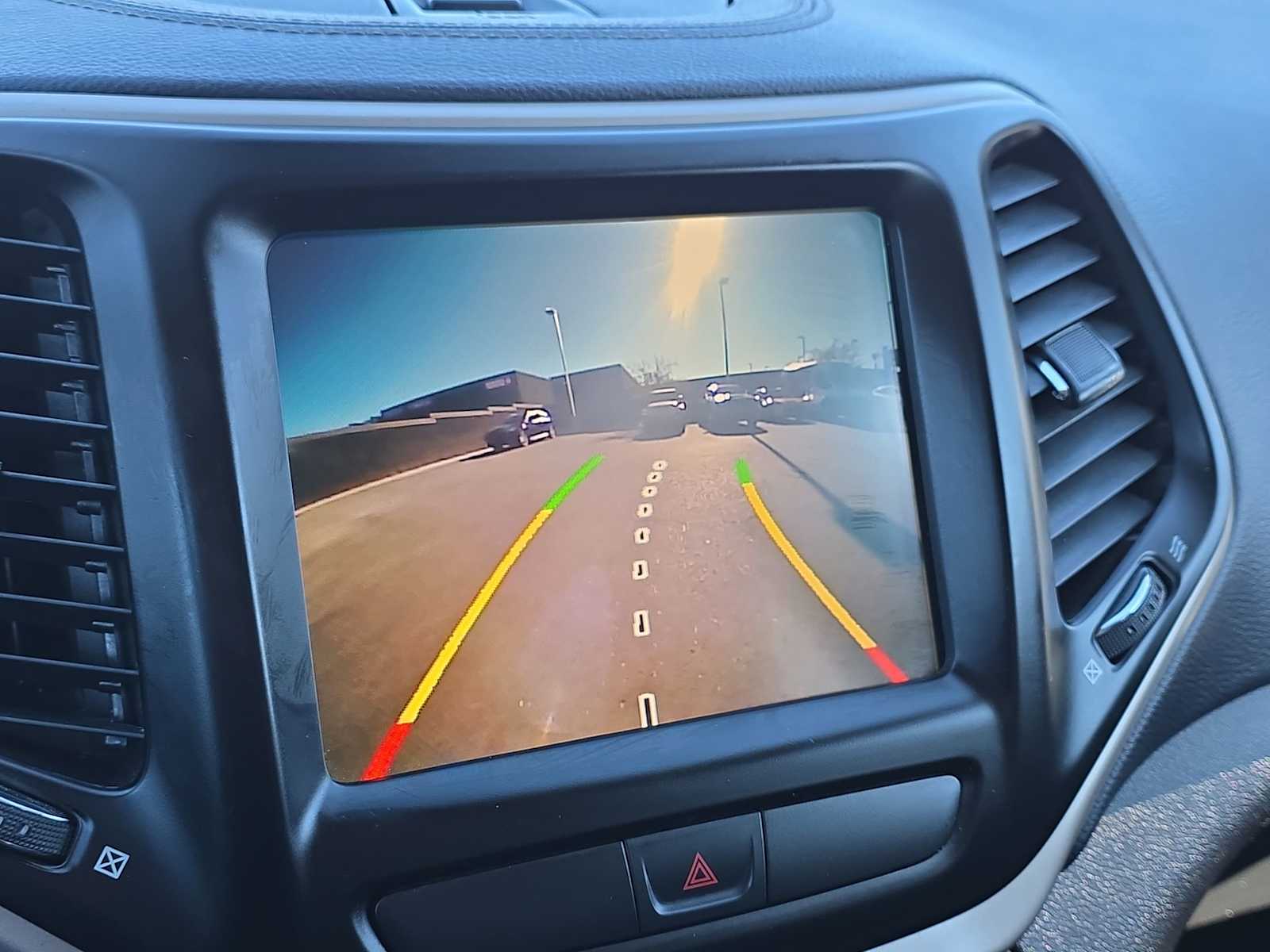 Thumbnail: 2017 Jeep Cherokee - 25