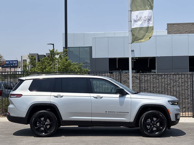 Thumbnail: 2025 Jeep Grand Cherokee L - 9