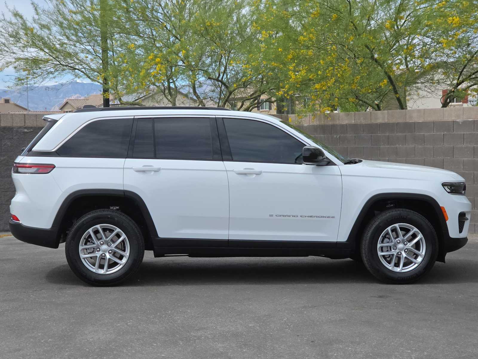 Thumbnail: 2026 Jeep Grand Cherokee - 9