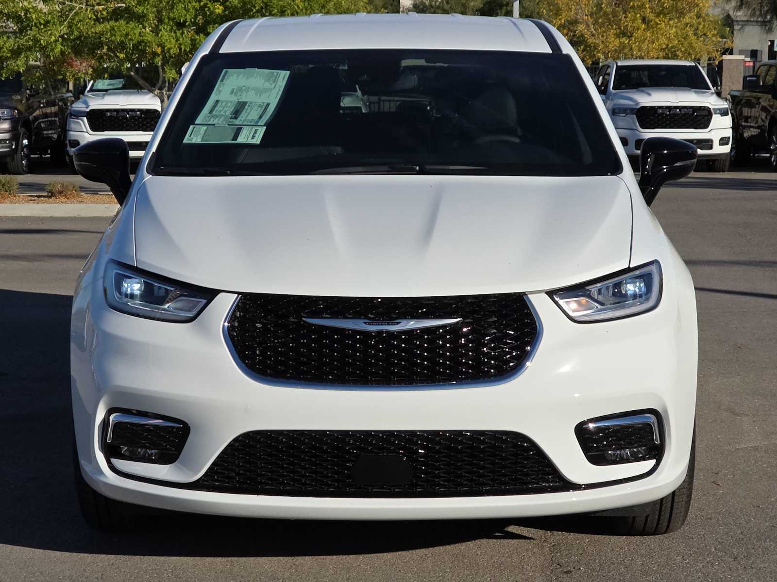 Thumbnail: 2026 Chrysler Pacifica - 3