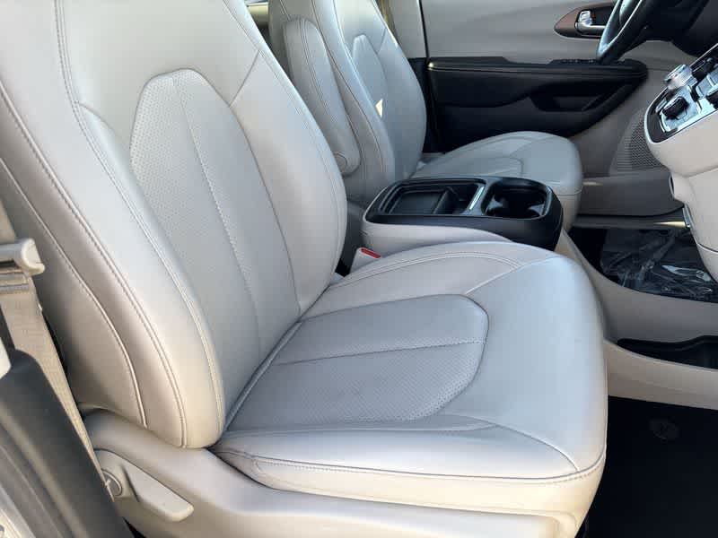 Thumbnail: 2021 Chrysler Voyager - 18