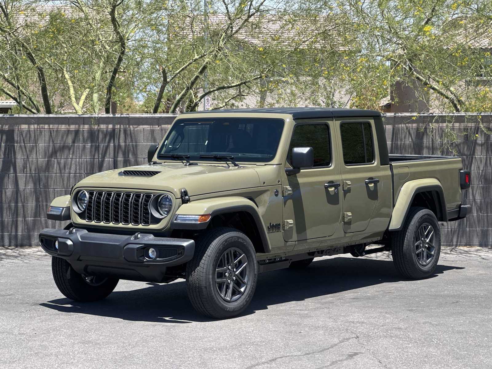 Thumbnail: 2026 Jeep Gladiator - 4