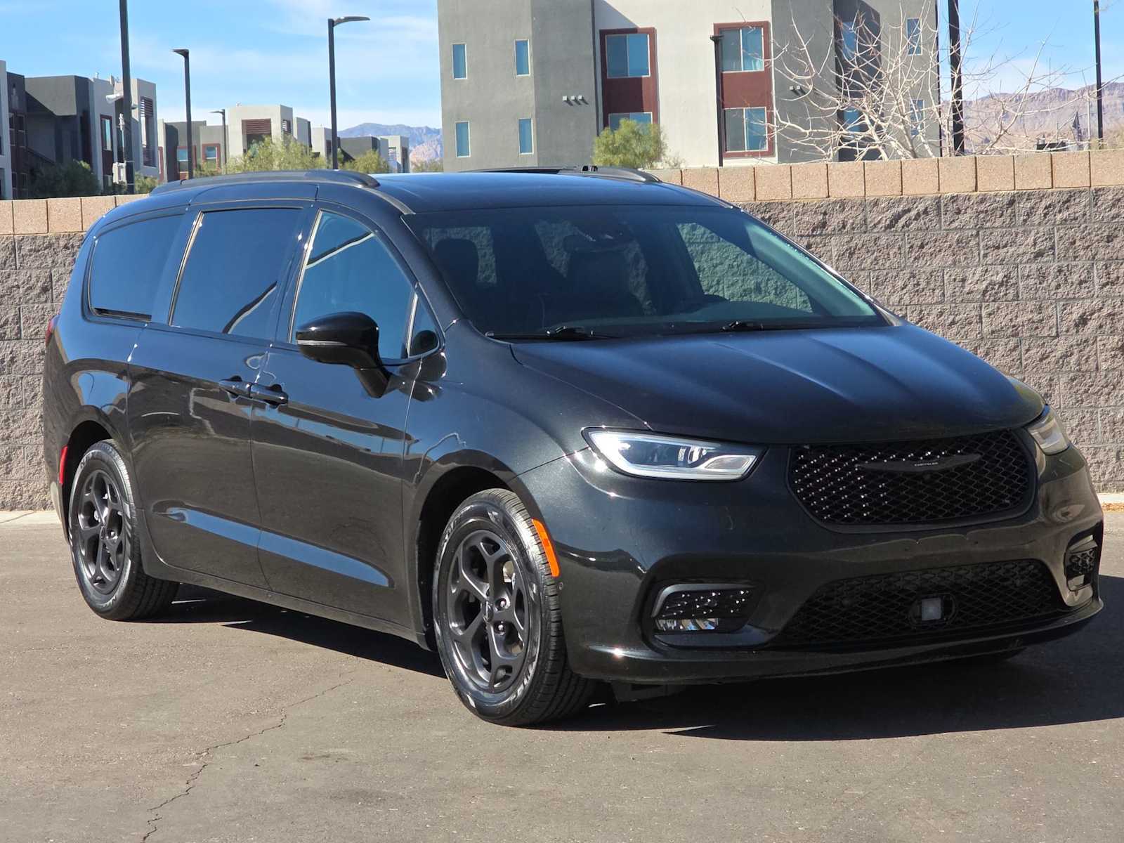 Thumbnail: 2024 Chrysler Pacifica - 3