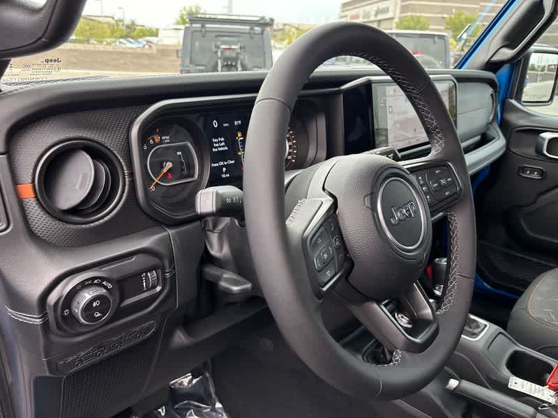 Thumbnail: 2025 Jeep Gladiator - 10