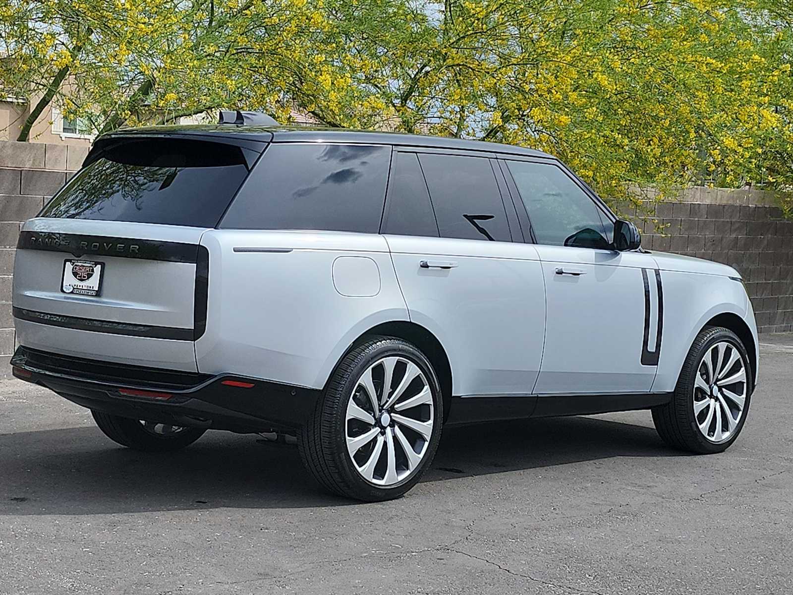 Thumbnail: 2025 Land Rover Range Rover - 9