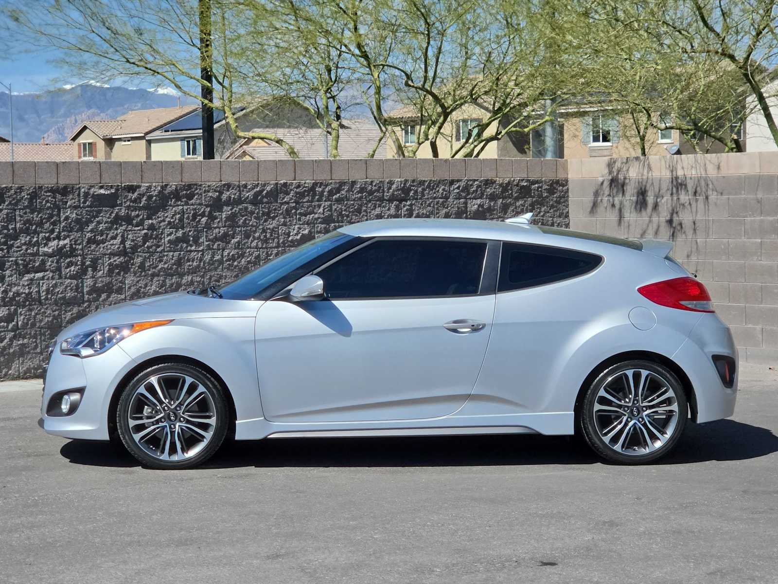 Thumbnail: 2017 Hyundai Veloster - 6