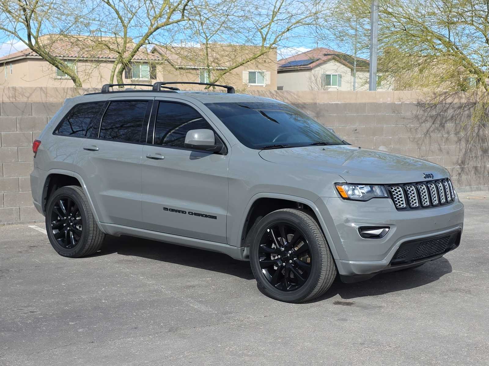 Thumbnail: 2022 Jeep Grand Cherokee - 3