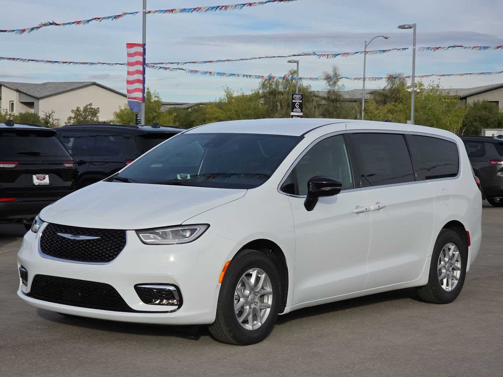 Thumbnail: 2026 Chrysler Pacifica - 4