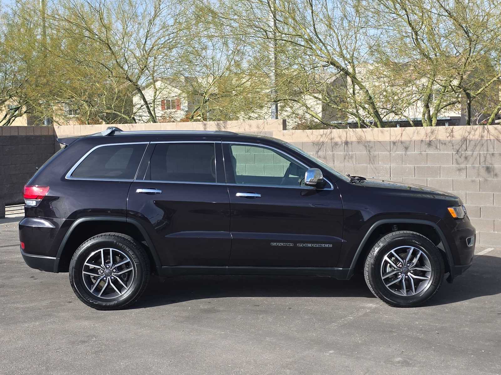 Thumbnail: 2020 Jeep Grand Cherokee - 10