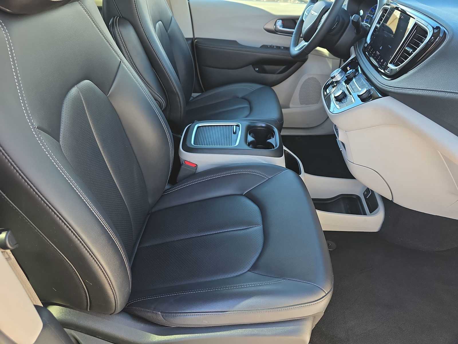 Thumbnail: 2024 Chrysler Pacifica - 18