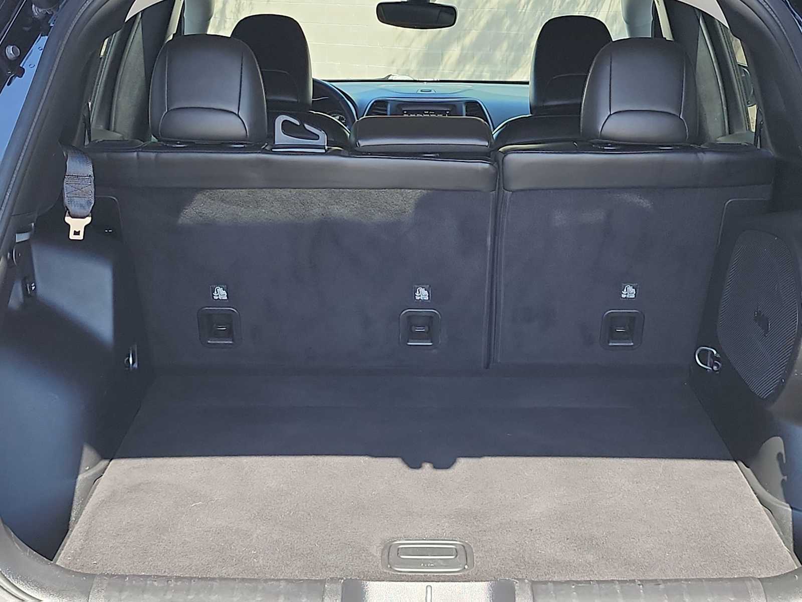 Thumbnail: 2019 Jeep Cherokee - 23