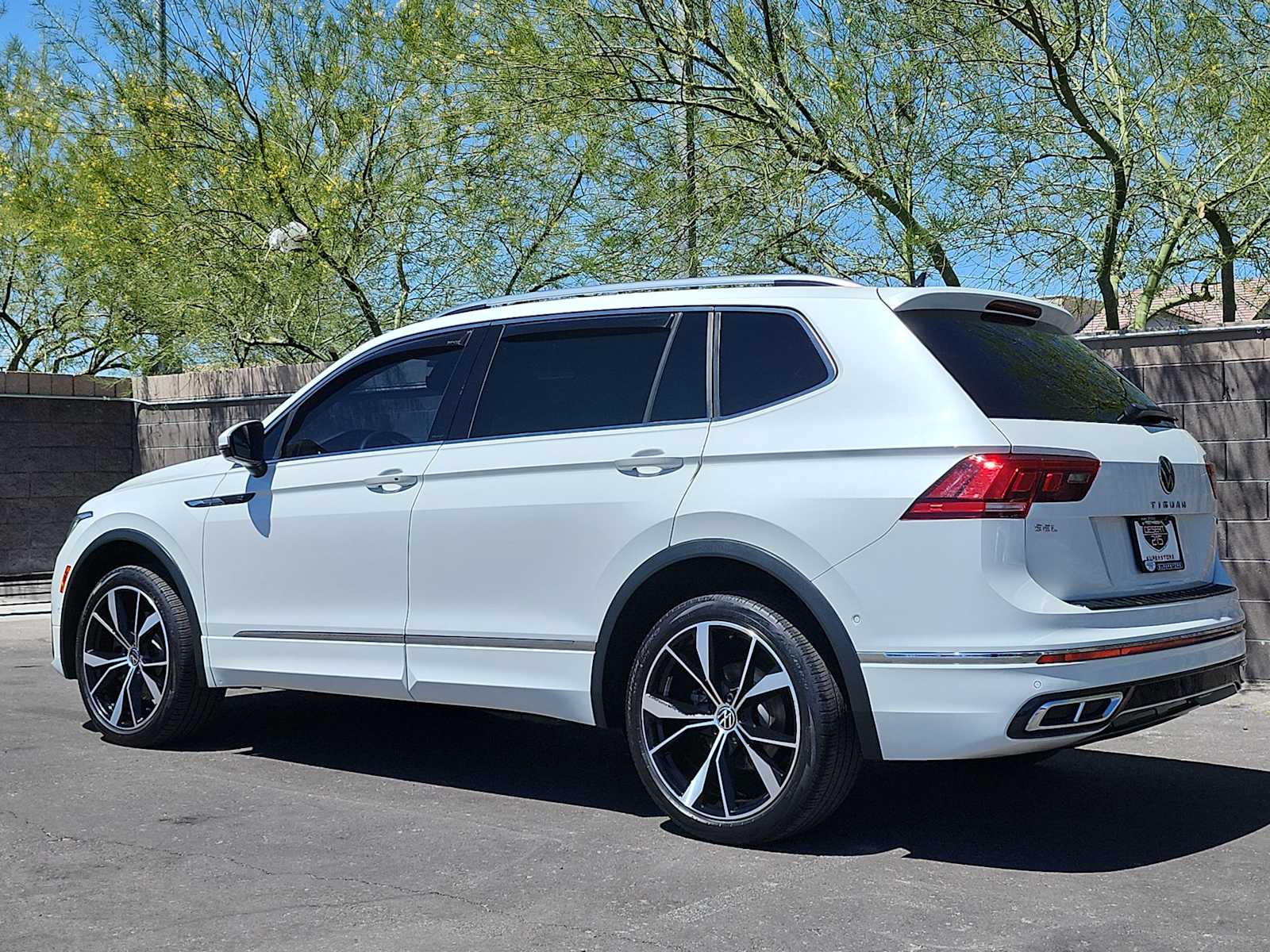 Thumbnail: 2022 Volkswagen Tiguan - 6