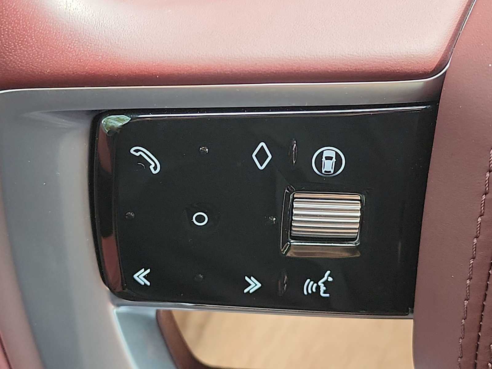 Thumbnail: 2025 Land Rover Range Rover - 29