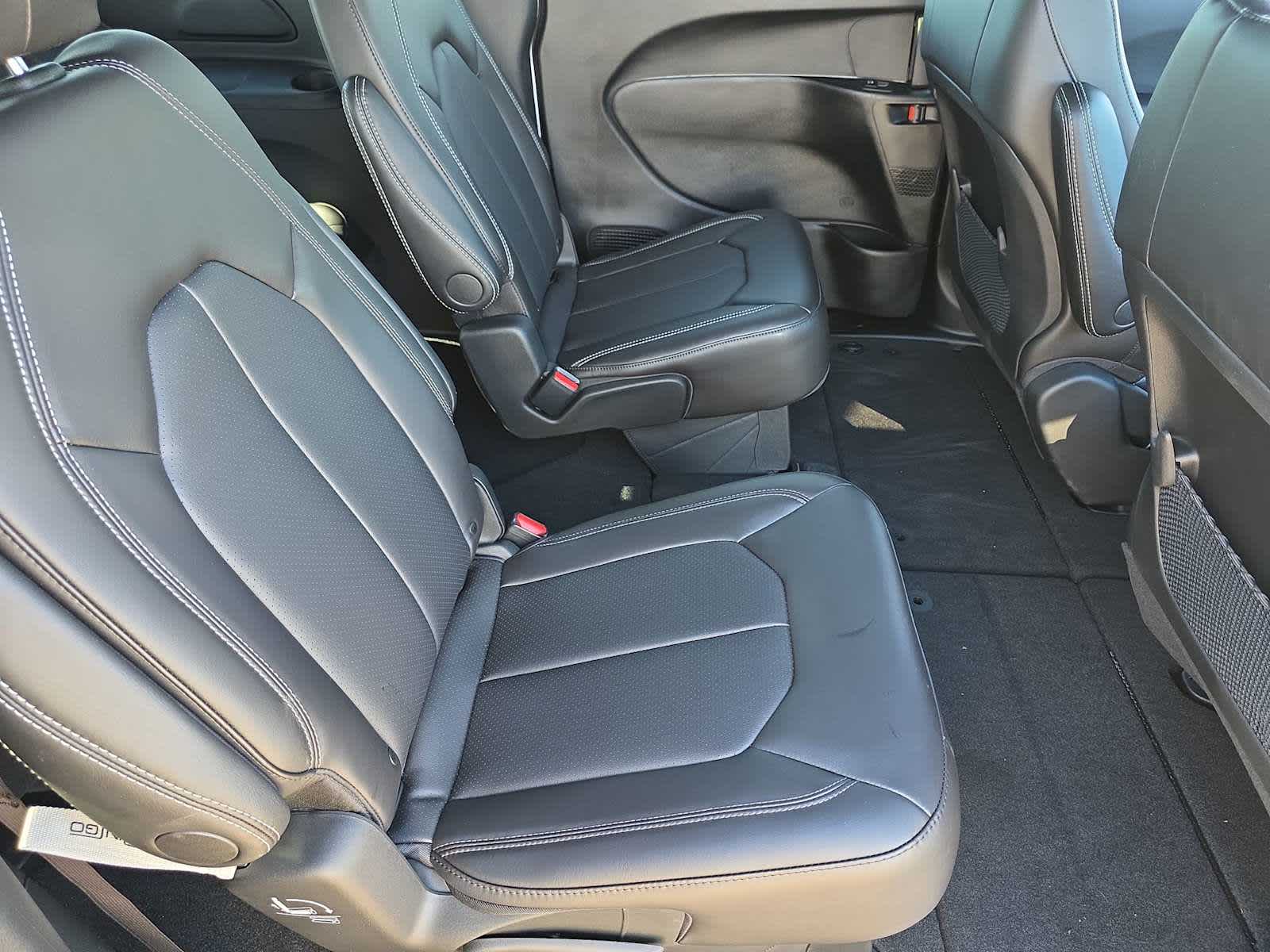 Thumbnail: 2026 Chrysler Voyager - 25