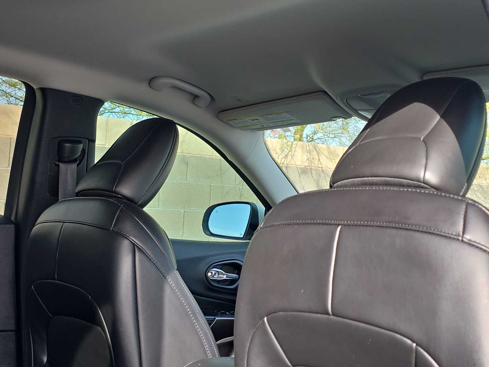 Thumbnail: 2019 Jeep Cherokee - 16