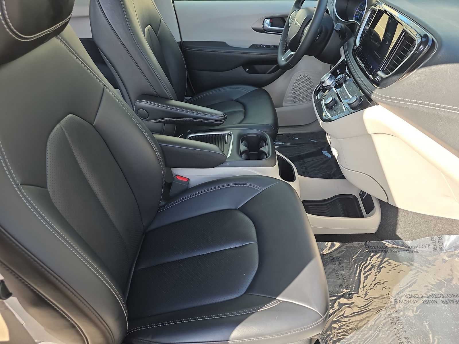 Thumbnail: 2024 Chrysler Pacifica - 18