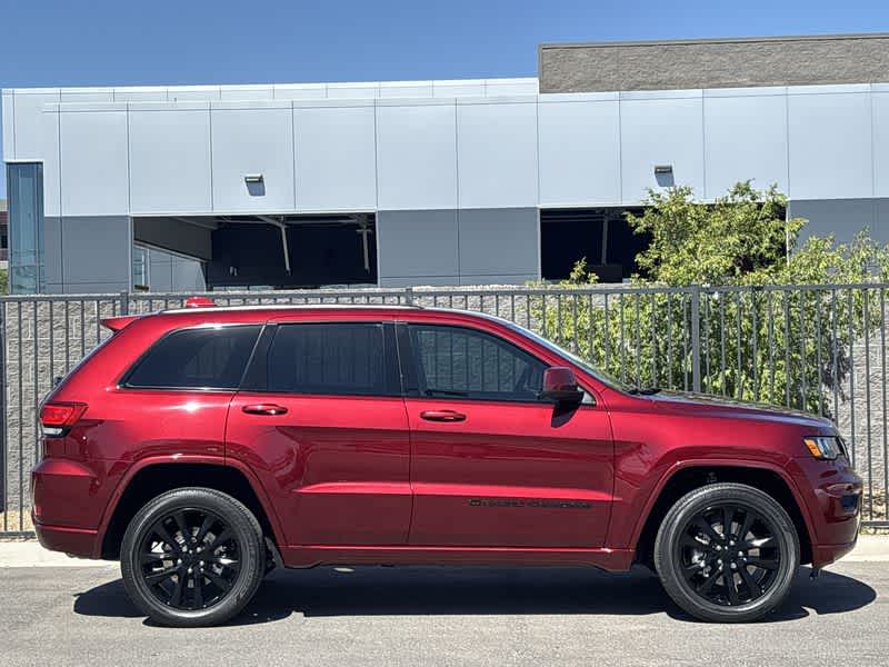 Thumbnail: 2022 Jeep Grand Cherokee - 9