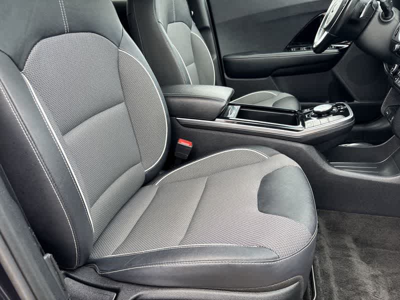 Thumbnail: 2021 Kia Niro - 18