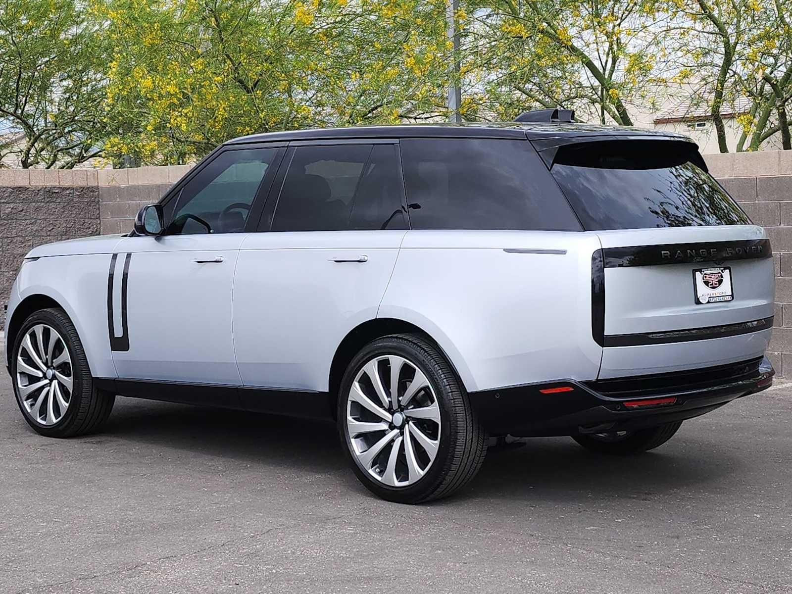 Thumbnail: 2025 Land Rover Range Rover - 7