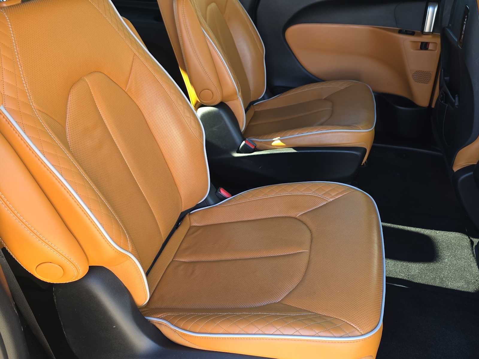 Thumbnail: 2022 Chrysler Pacifica - 17