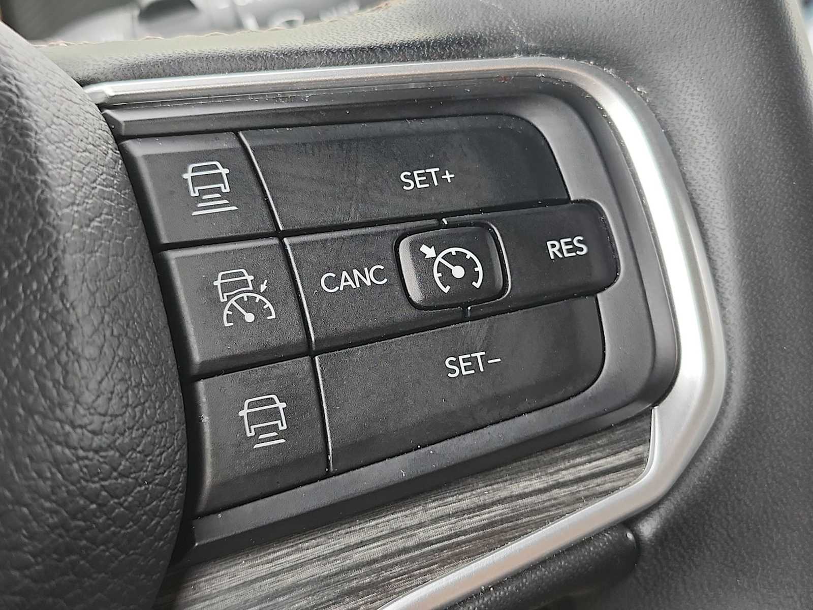 Thumbnail: 2024 Jeep Wagoneer - 29