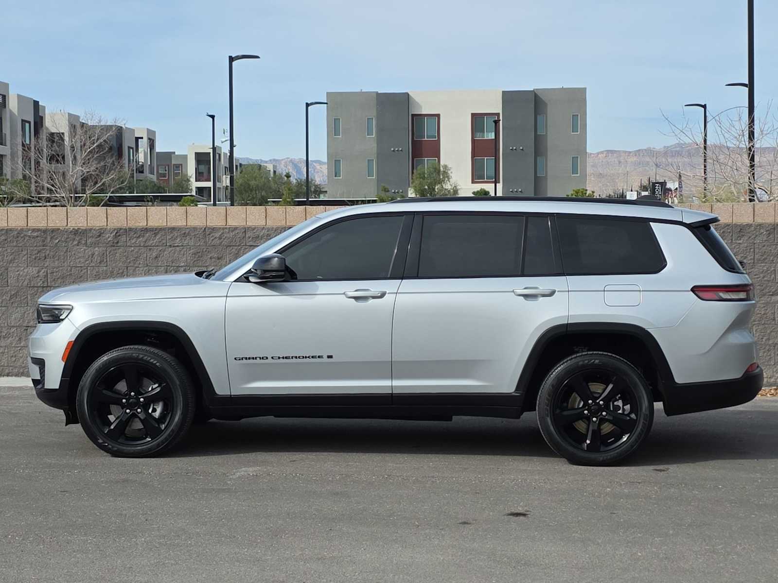 Thumbnail: 2023 Jeep Grand Cherokee L - 6