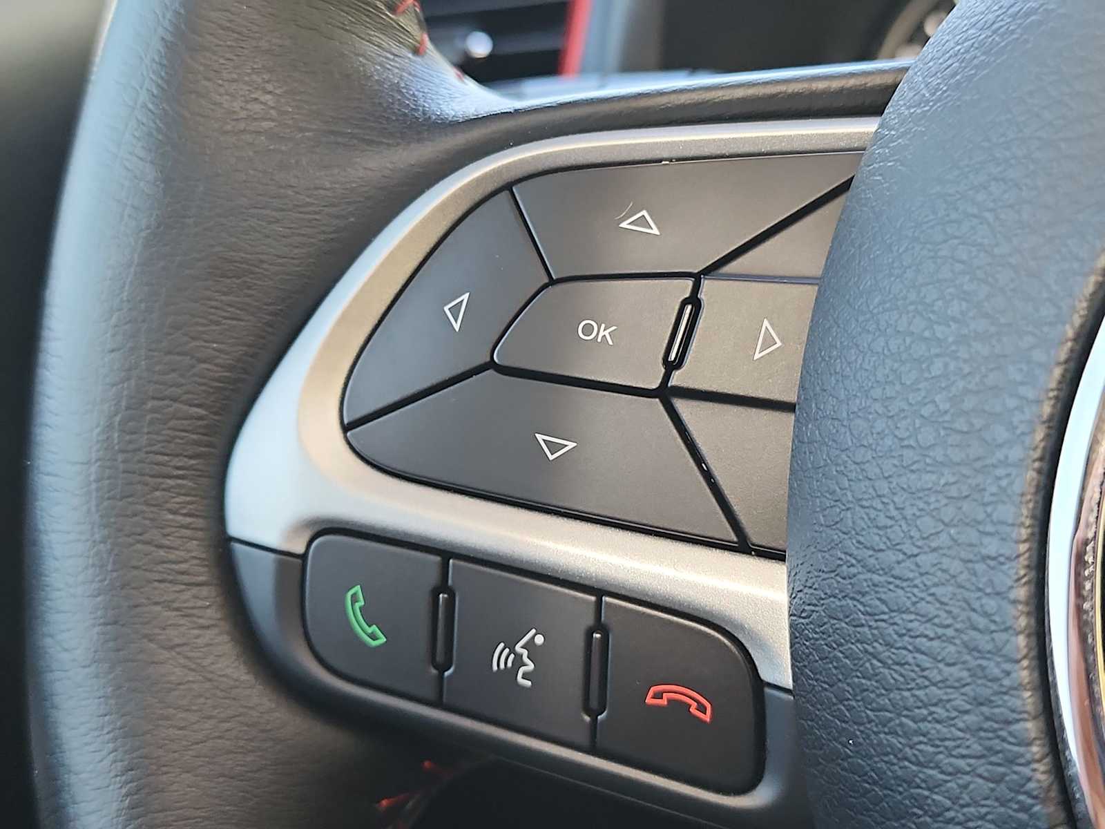 Thumbnail: 2023 Jeep Renegade - 28