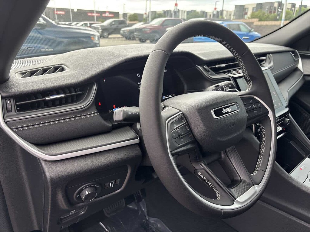 New 2025 Jeep Grand Cherokee Laredo X SUV