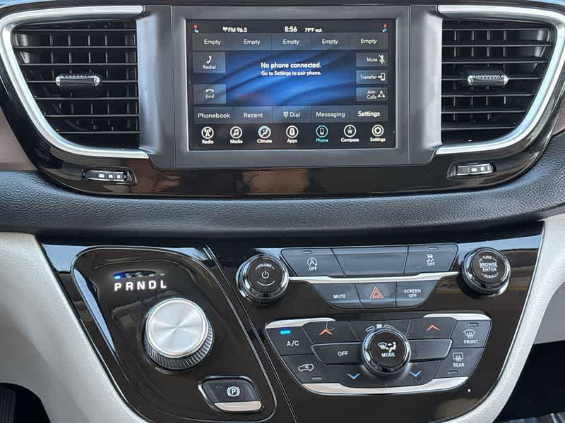 Thumbnail: 2021 Chrysler Voyager - 20