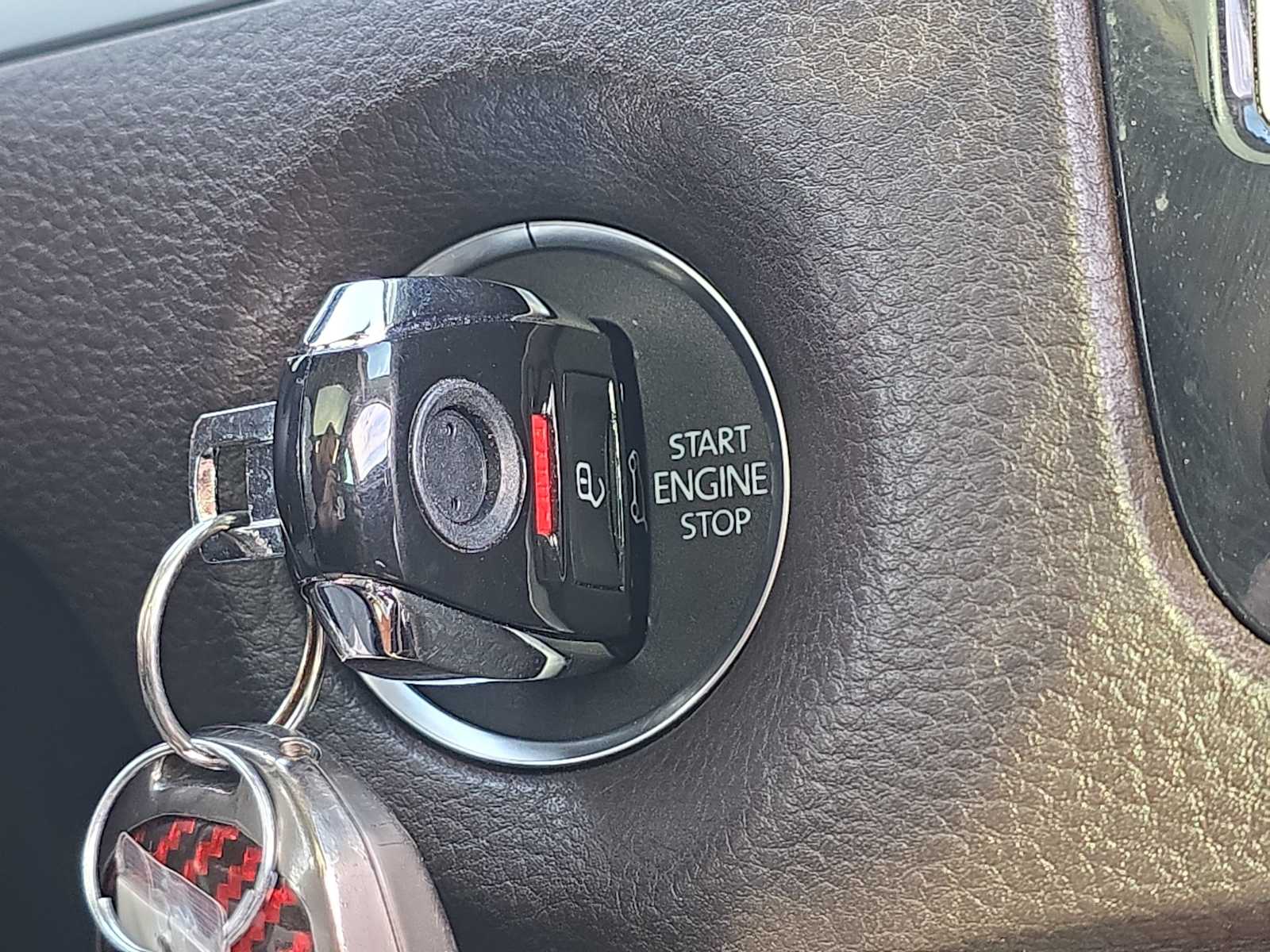 Thumbnail: 2014 Volkswagen Touareg - 24