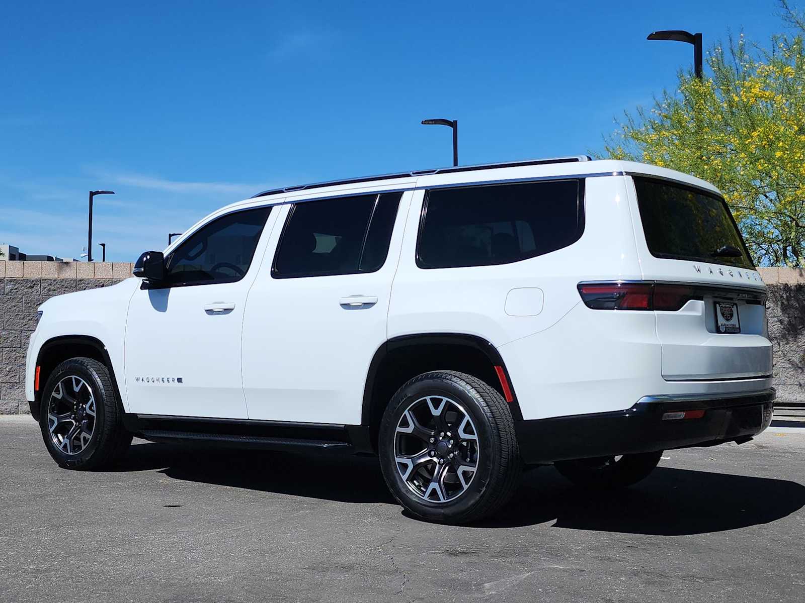 Thumbnail: 2024 Jeep Wagoneer - 7