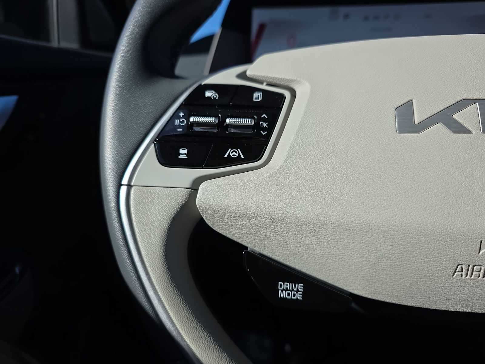 Thumbnail: 2023 Kia EV6 - 29