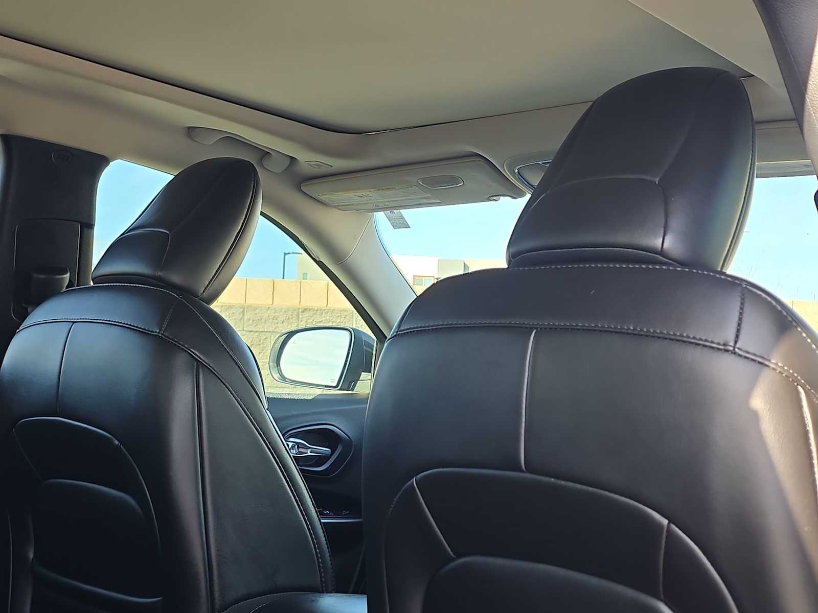 Thumbnail: 2019 Jeep Cherokee - 16