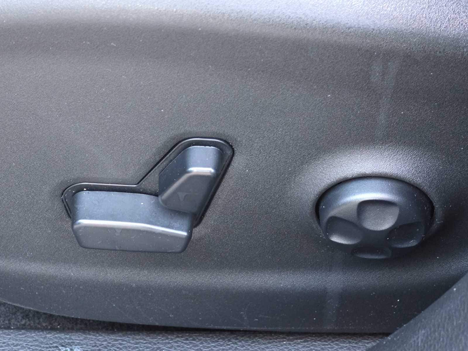 Thumbnail: 2019 Jeep Cherokee - 29